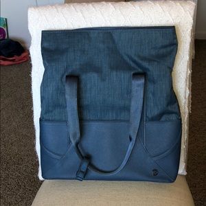 Lululemon tote
